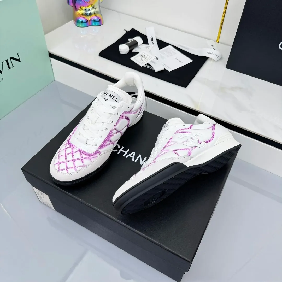 👟👟Ex-factory price 620👟👟 Top version Chanel Chanel - 2025 counter top casual sports shoes This sneaker is a classic design; the upper is electro-embroidered with a variety of techniques; the outsole is fashionable and sporty; it is extraordinary and incorporates a variety of color matching elements... The diversified mix and match is very beautiful and versatile, and can be used for leisure, fashion, sports and outdoor... ꫛꫀꪝ Go➫ Material: ❶Upper is made of: original cowhide ❷Inner lining is made of: original imported sheepskin ❸Outsole is based on: original TPU combination outsole Special counter boutique packaging complete set for women 35–41